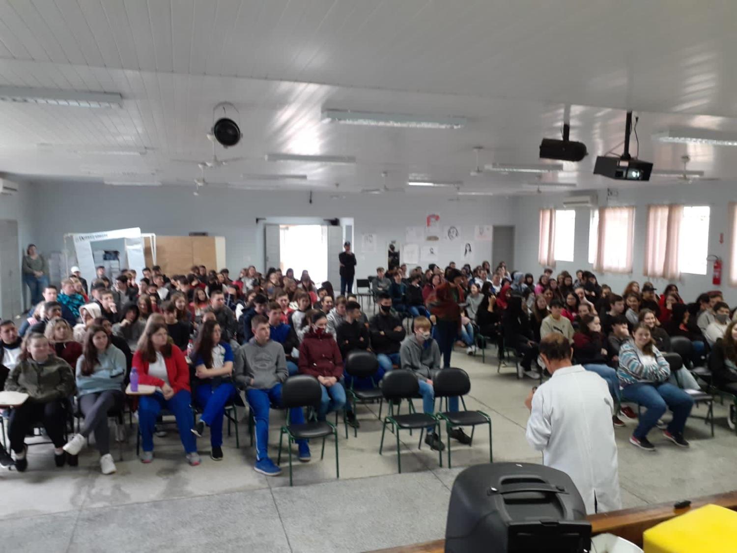 Programa Saúde nas Escolas da Prefeitura de Corupá continua levando informações