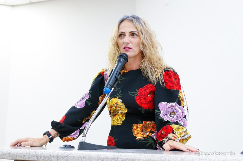 Vereadora pede uso do sistema PECS na educação