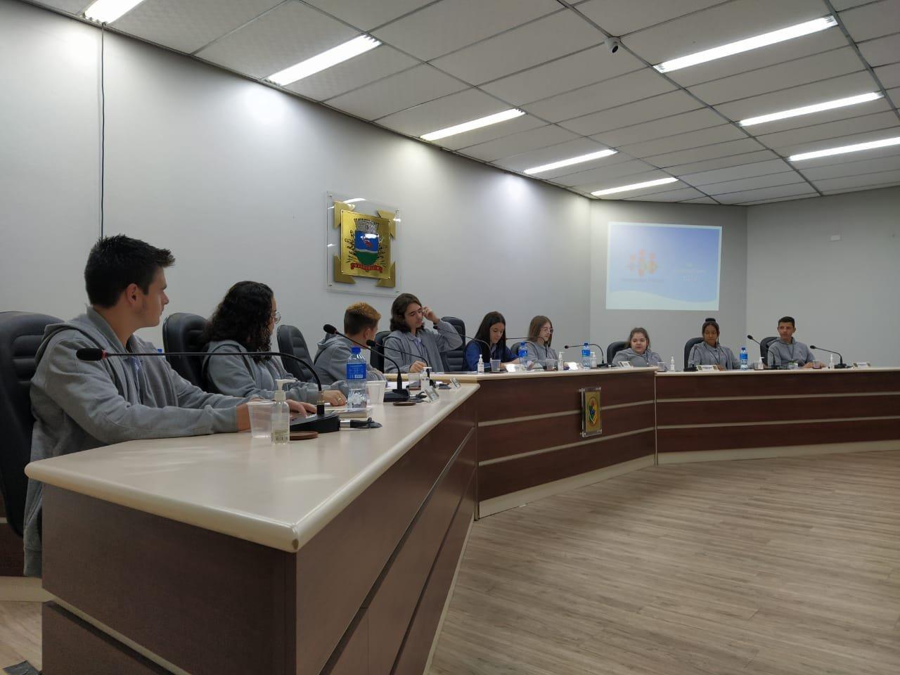 Câmara Mirim elege nova mesa diretora e faz debate