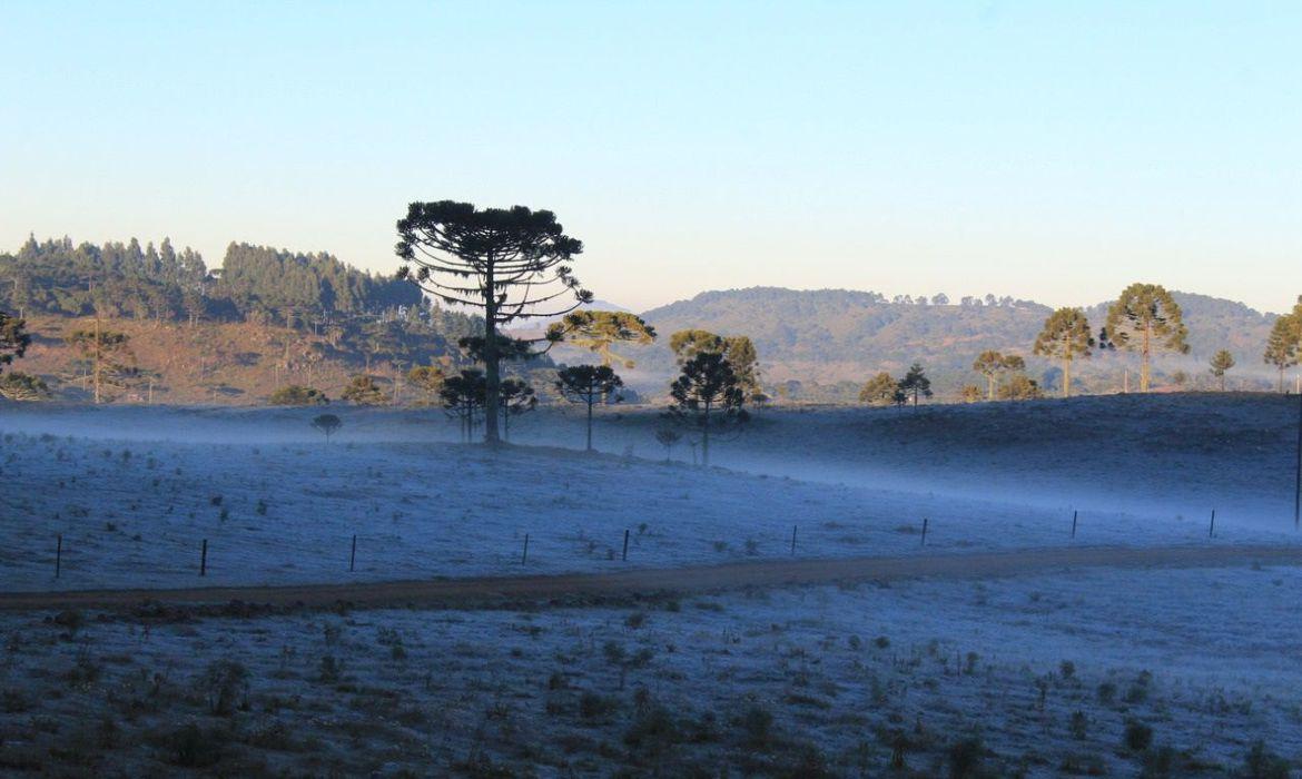 Frente fria deve provocar queda de temperatura na Região Sul