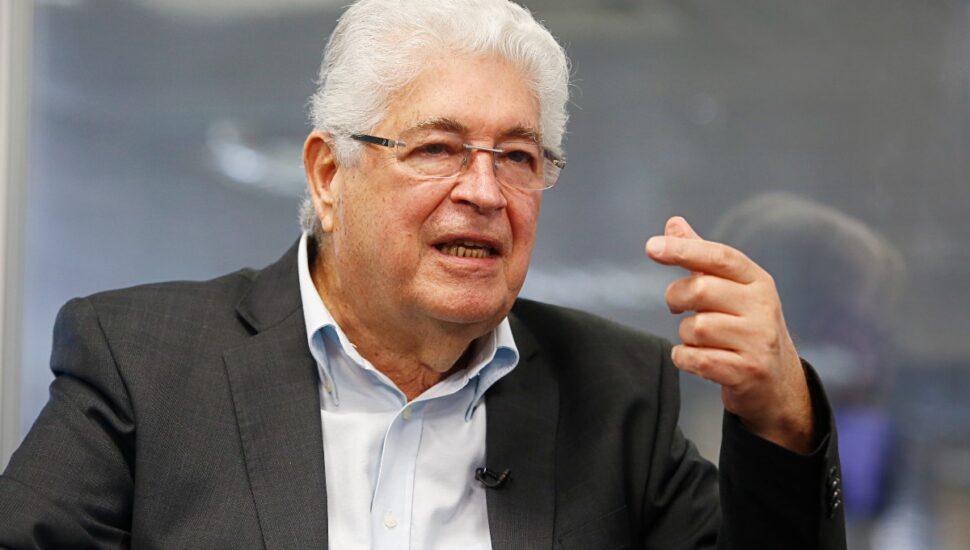 POLÍTICOS ESTÃO NUM LABIRINTO À CAÇA DE CANDIDATOS