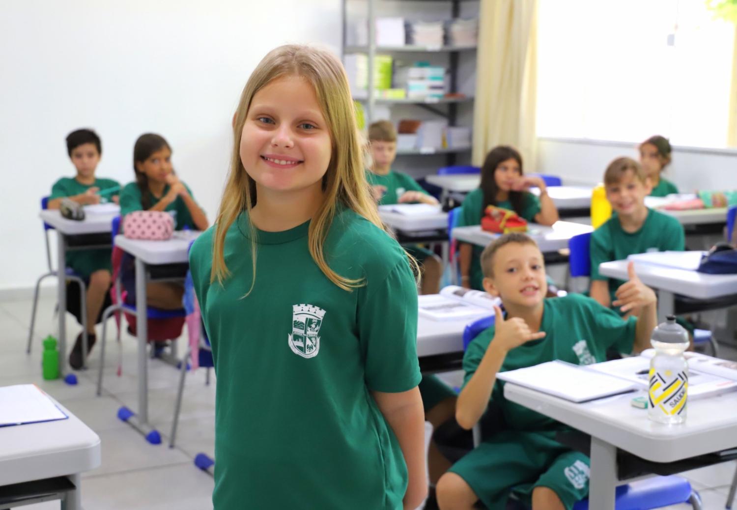 Alunos do município de Jaraguá do Sul começam a utilizar uniforme novo