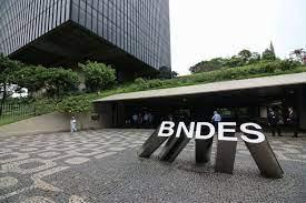 Após Lula prometer recursos para o exterior, BNDES suspende crédito rural