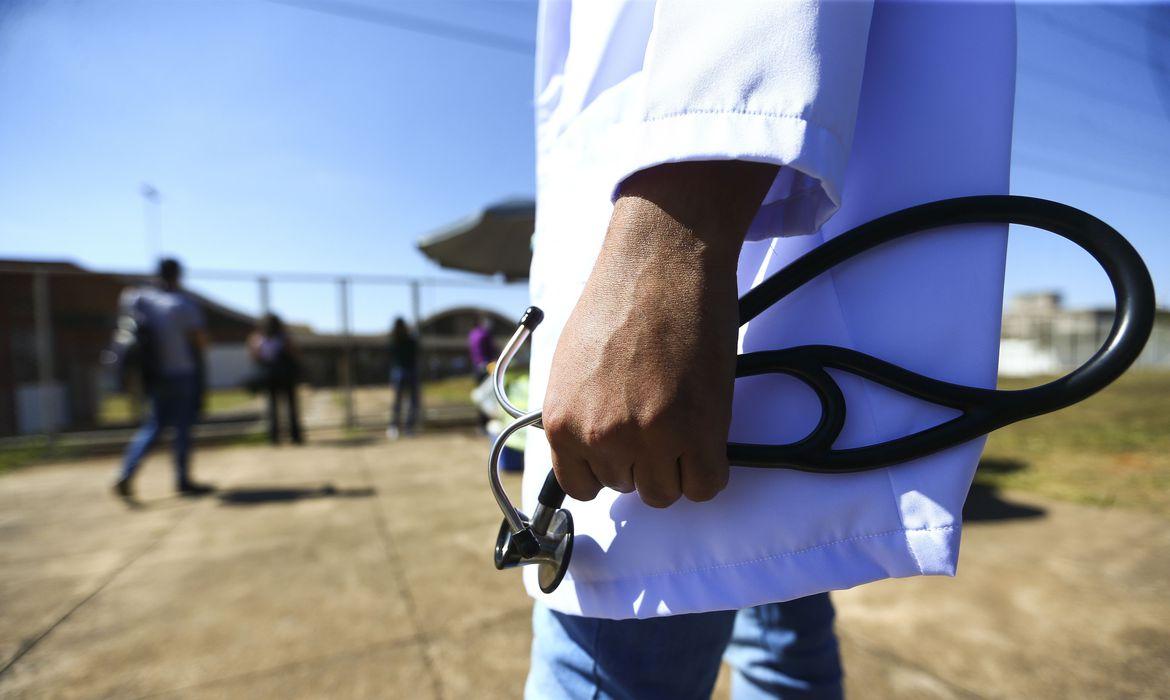 Profissionais de enfermagem fizeram ato em Brasília por piso salarial