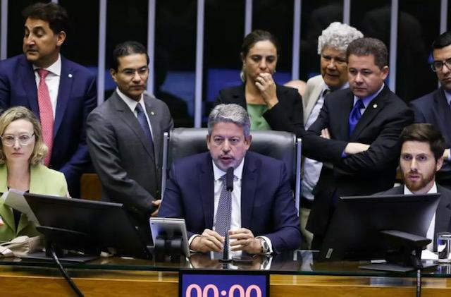 Arthur Lira ameaça sepultar ‘fake news’ deixando de pautar sua votação