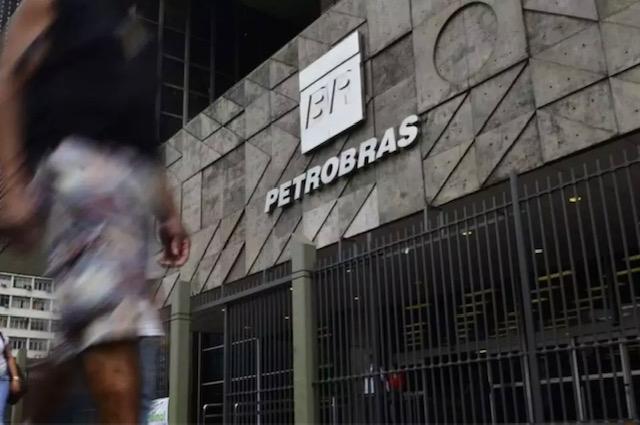 Governo repete Dilma e altera política de preços da Petrobras