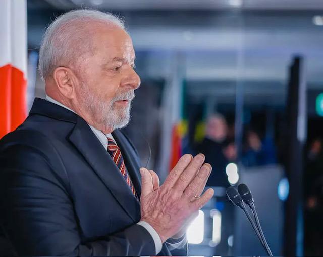 Mico no Japão liquida fantasia de Lula ‘mensageiro da paz’
