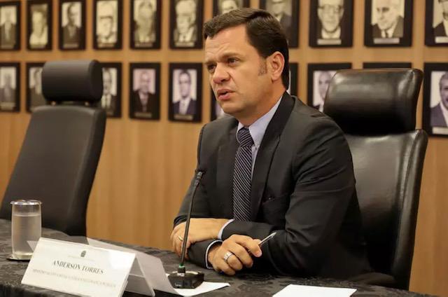 Moraes manda soltar Anderson Torres, mas é tratado pior do que bandido