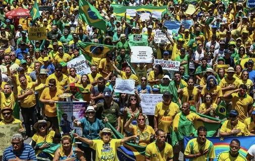 O POVO VOLTANDO PARA AS RUAS