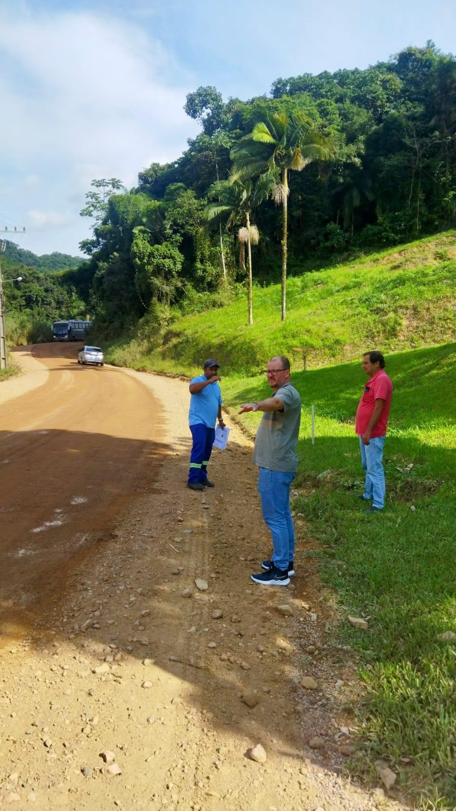 Obras de asfaltamento da Rua Pedra D'Amolar começaram ontem