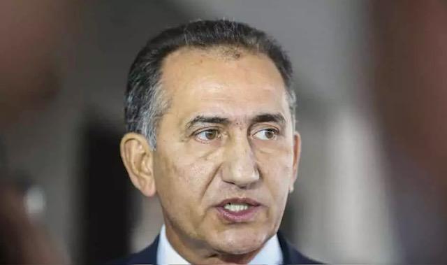 DESCONDENARAM MAIS UM: O MINISTRO DA FOTO