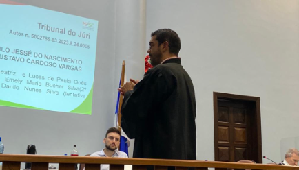 Dupla de jovens que cometeu um roteiro de crimes por 9 horas foi a júri popular