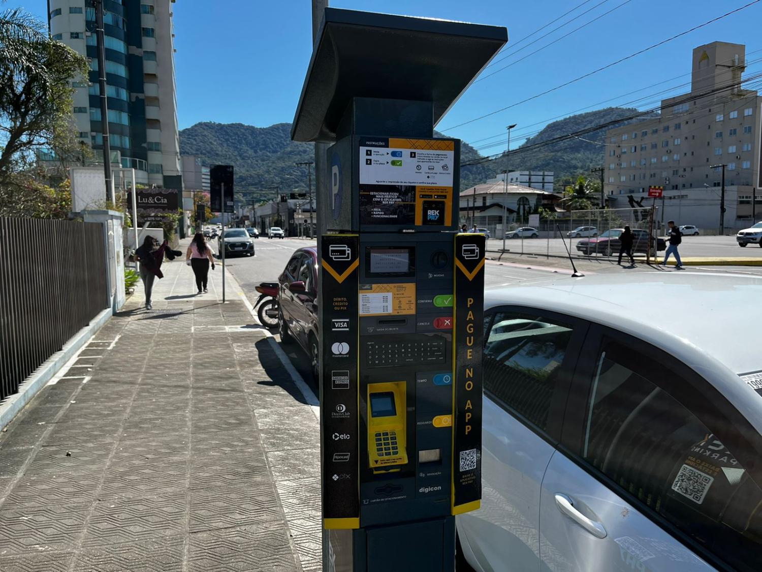 Estacionamento rotativo já conta com novos parquímetros