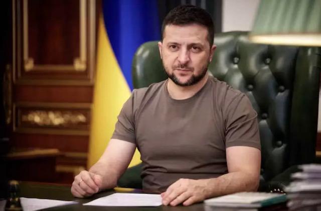 Lula toma bronca pública de Zelensky e fica calado
