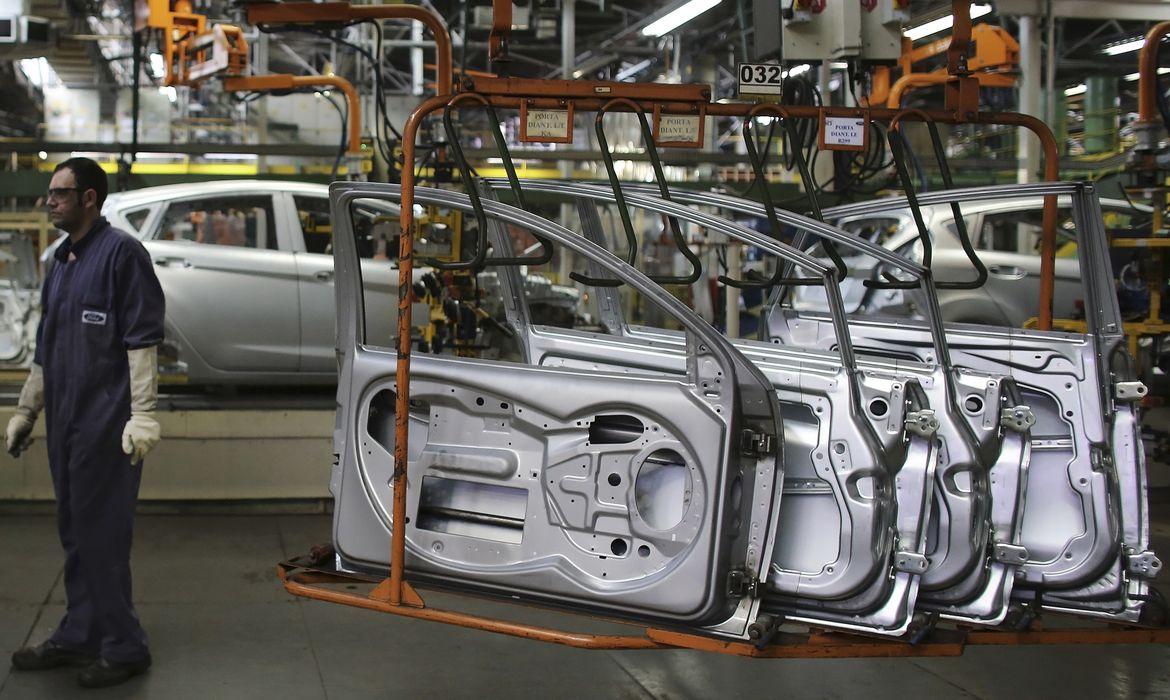 Produção industrial caiu 0,6% de junho para julho