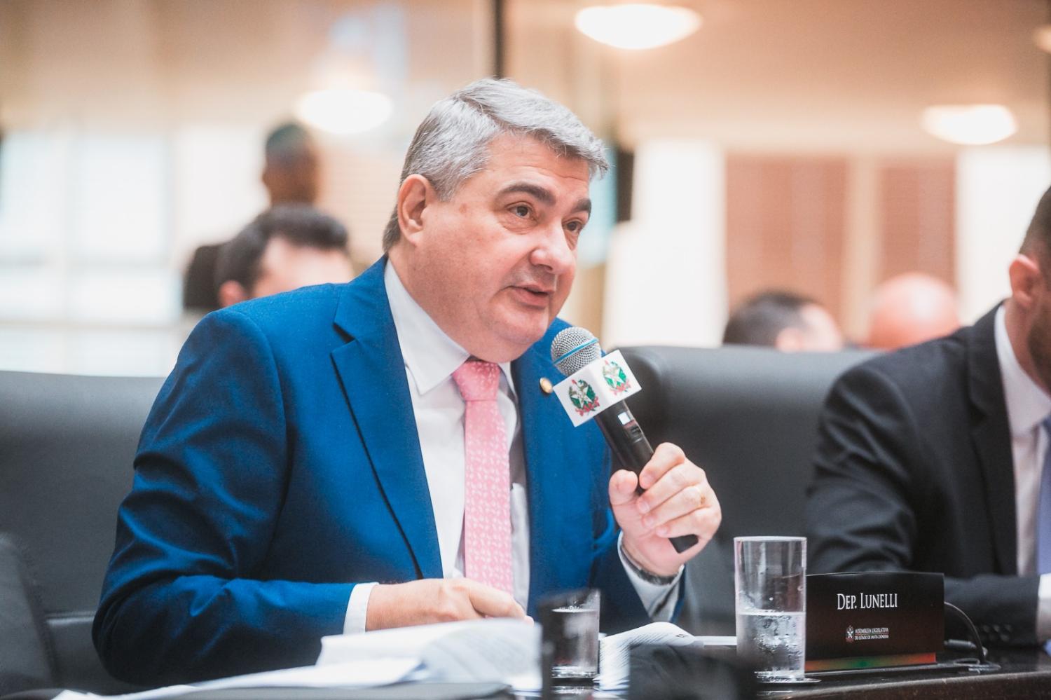 Lunelli dá parecer favorável à criação de faixa exclusiva para motos