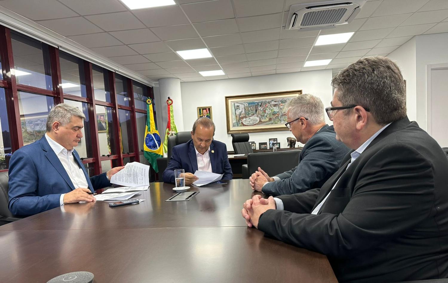 Governador se reúne com Lunelli e Fetrancesc e diz que recuperar rodovias é prioridade