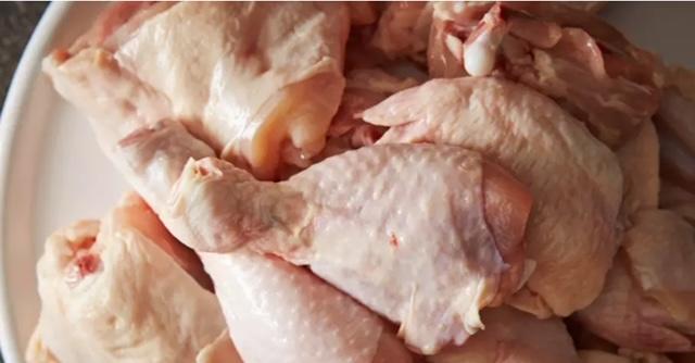 Novembro tem aumento nas exportações de carne de frangos