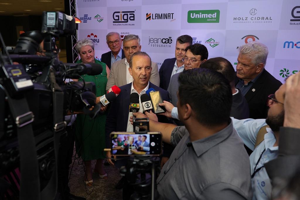 Governador assina regulamentação que cria o Pronampe estadual