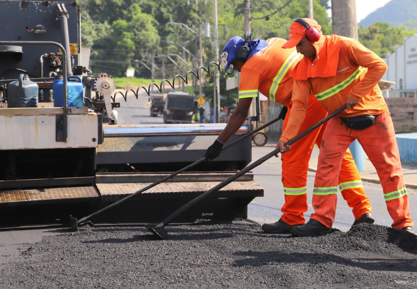 Prefeitura dá sequência às pavimentações em ruas de Jaraguá do Sul