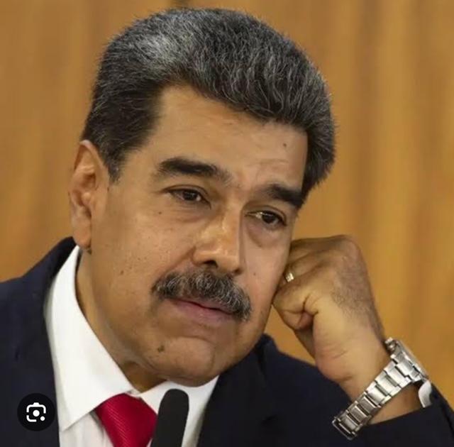 Imagem do ditador Nicolás Maduro aparece 13 vezes em cédula de votação