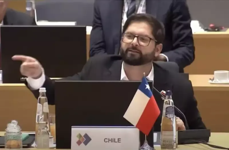 Lula adia viagem ao Chile, cujo presidente criticou suas posições