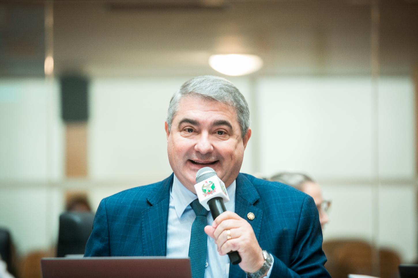 Lunelli critica proposta de reoneração da folha de pagamento