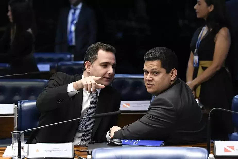Planalto avalia retirar apoio a Alcolumbre