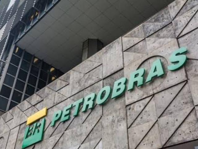 PETROBRAS PODERÁ ANUNCIAR AUMENTO NOS COMBUSTÍVEIS HOJE