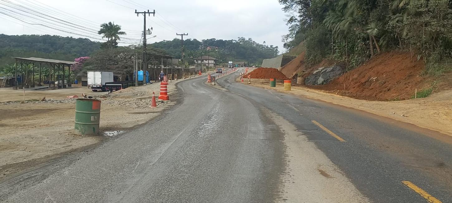 Trecho da SC-108, em Guaramirim, fica totalmente interditado