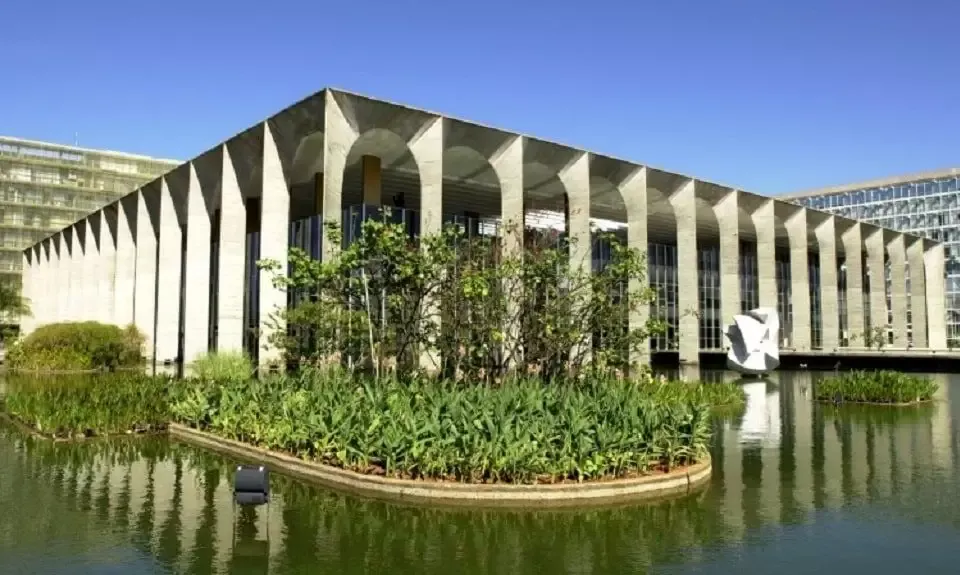 Brasil assume embaixadas da Argentina e Peru na Venezuela