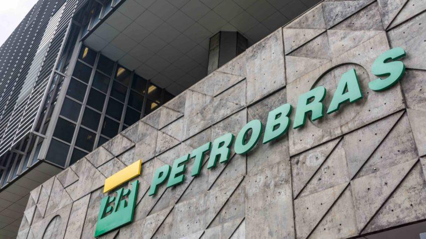 Petrobras anuncia aumento de 7,1% no preço do querosene de aviação.