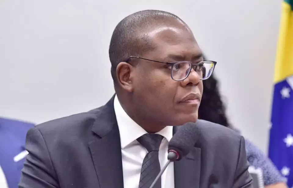 Comissão de Ética da Presidência livra Silvio Almeida de denúncia