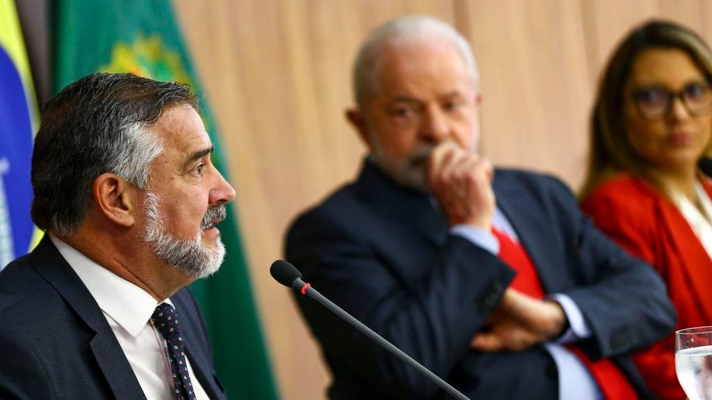Ministros e aliados de Lula veem motivação política nas explosões próximas ao STF e Congresso