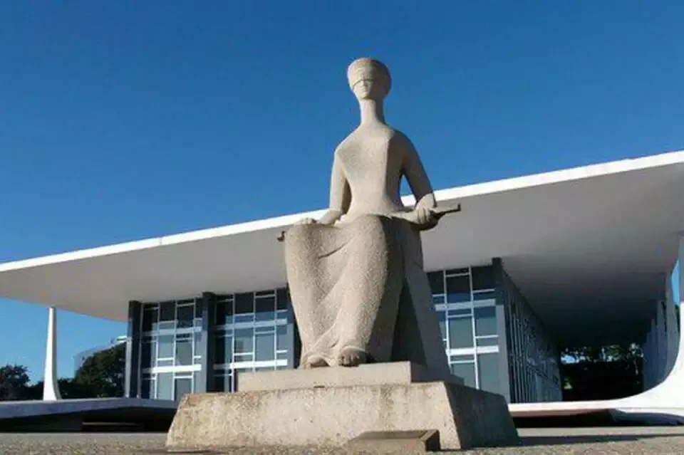 STF valida contratação de servidores públicos pela CLT