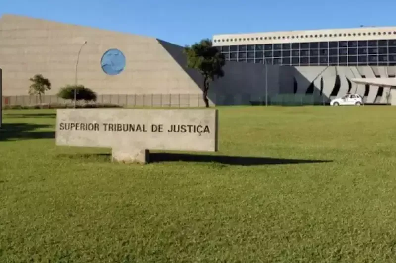 STJ e TST turbinam salários de ministros com penduricalho