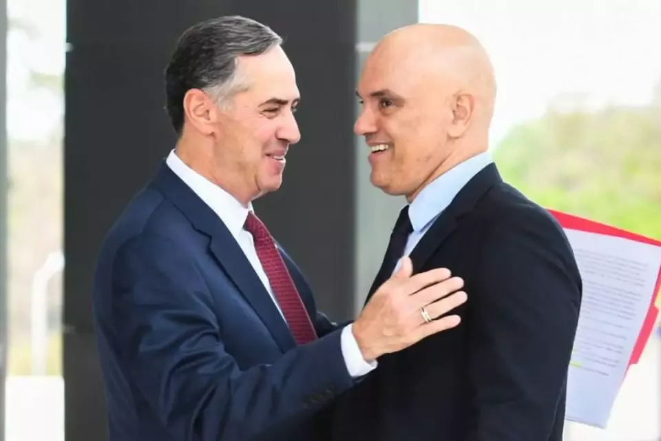 Barroso e Moraes lideram pedidos de impeachment no Senado