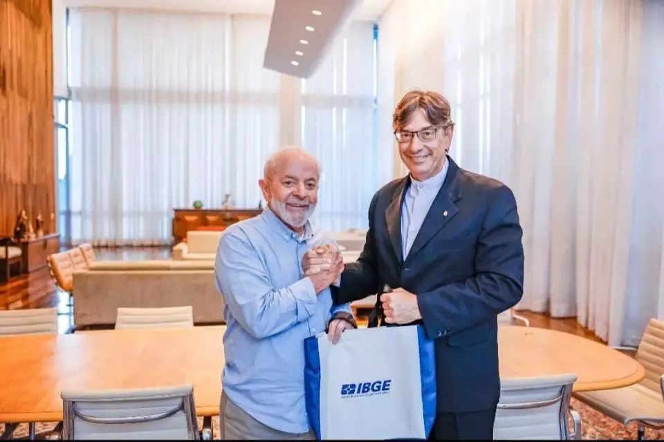 Chefão do IBGE, Pochmann torra R$215 mil em viagens em 16 meses