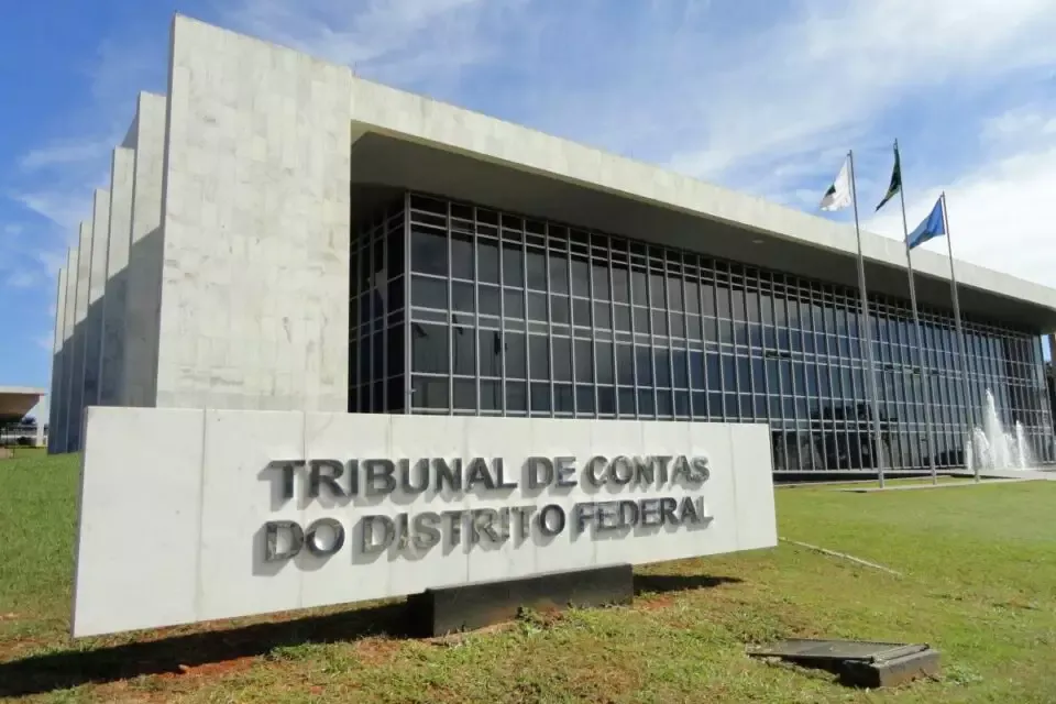 Conselheiros do TCDF se presenteiam com R$780 mil para cada um deles