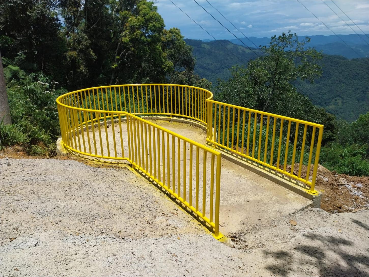 Instaladas grades de proteção nos mirantes do Morro Boa Vista