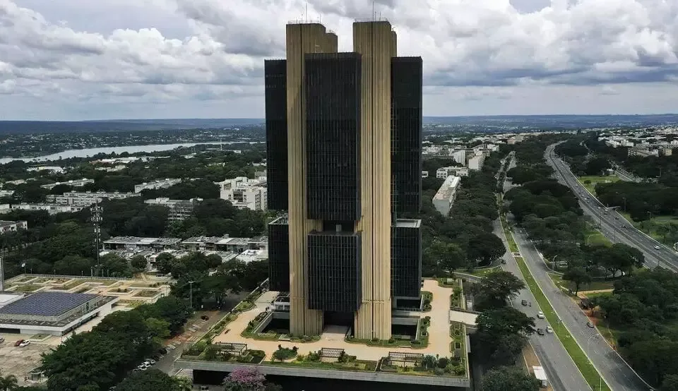 Bancos veem Selic e Dólar sem trégua até julho