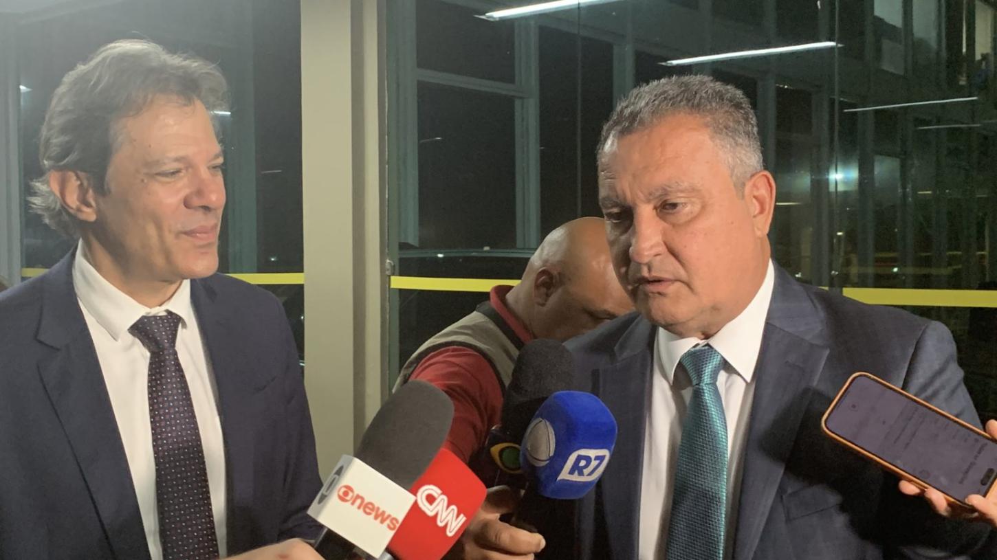 Governo Lula se prepara para nova reunião ministerial em janeiro.