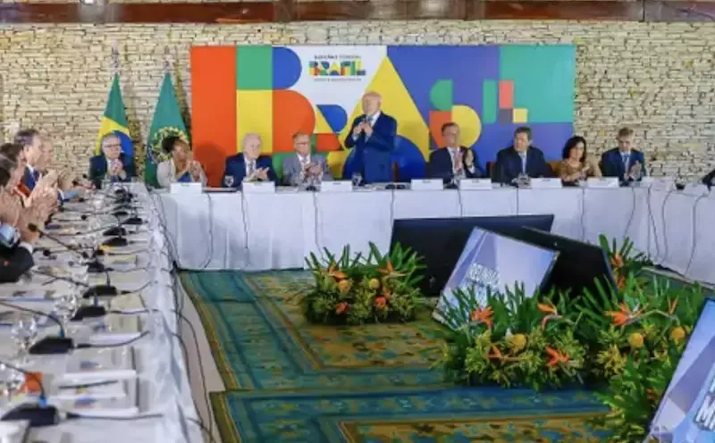Lula fez reunião para terceirizar responsabilidades