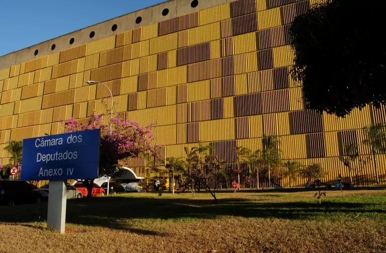Pagamos R$43,5 milhões pelo aluguel de carros para deputados federais