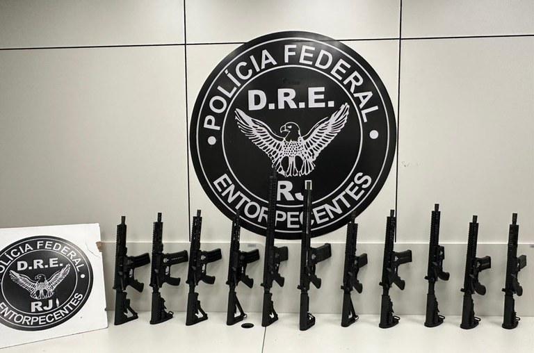 PF apreende 11 fuzis no Rio de Janeiro
