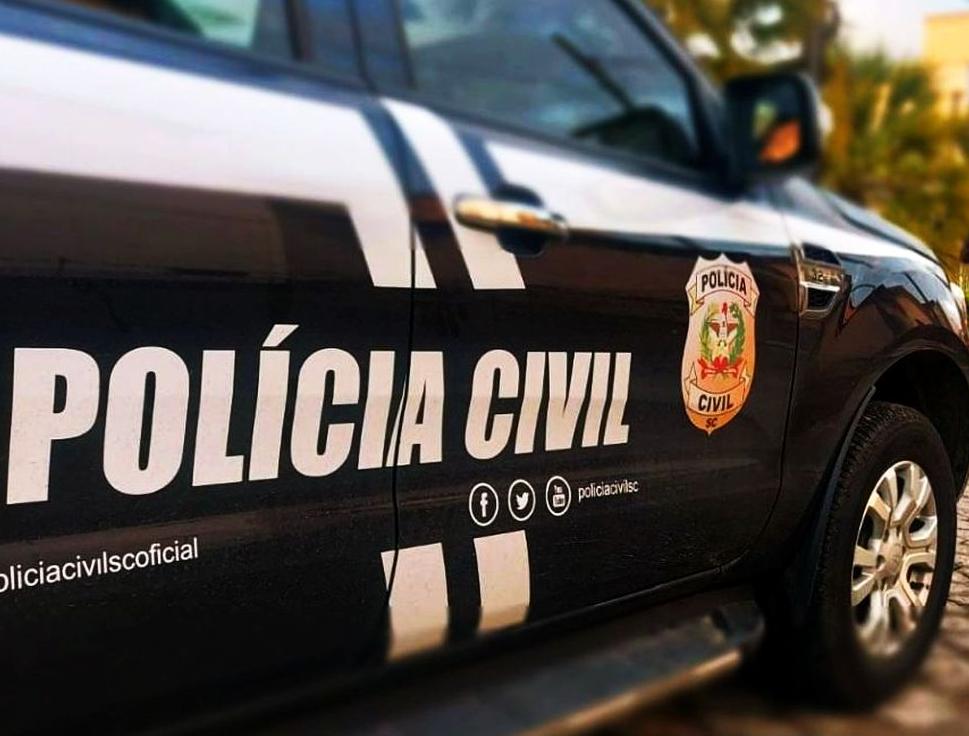 Polícia Civil prende duas pessoas que estavam foragidas por tráfico de drogas