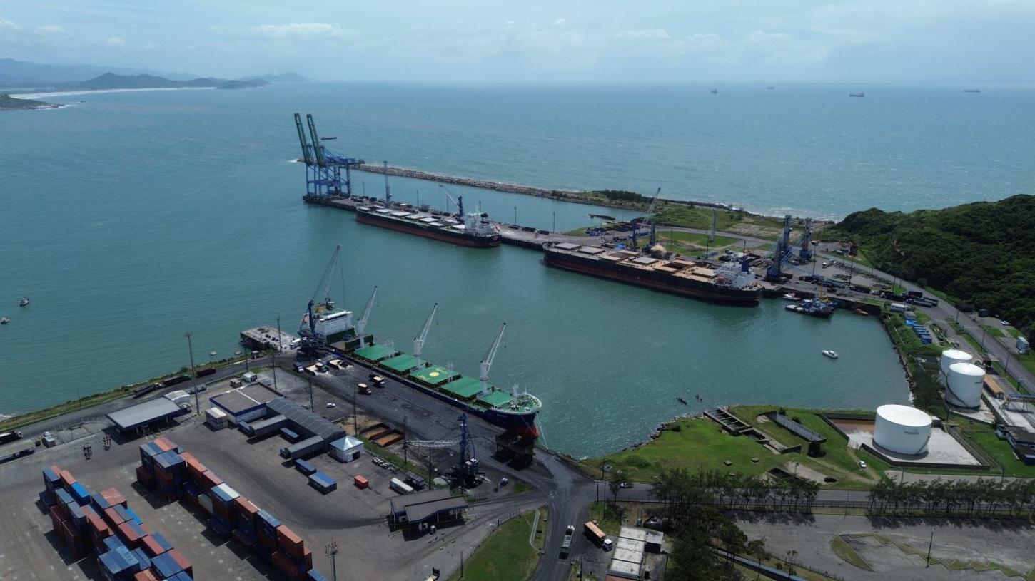 Porto de Imbituba bate recorde operacional e investe em obras de infraestrutura
