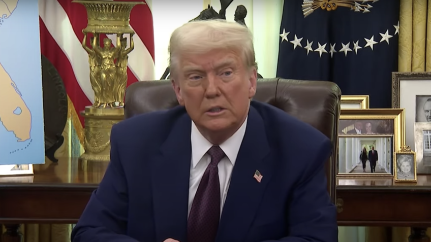 Brics será taxado em 100% se “brincar com o dólar”, diz Trump