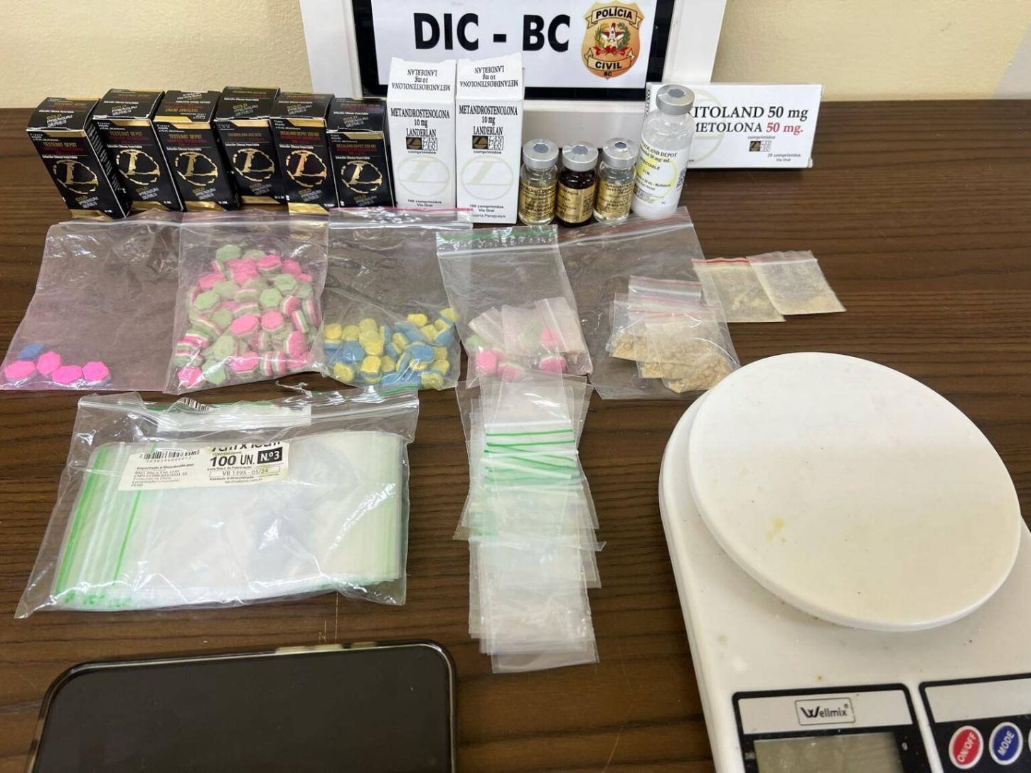 Polícia Civil prende traficante e apreende drogas e anabolizantes em Balneário Camboriú