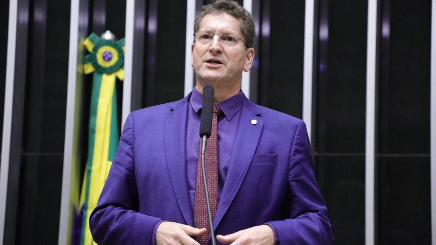 PT muda regra para reeleição e cria divergência interna